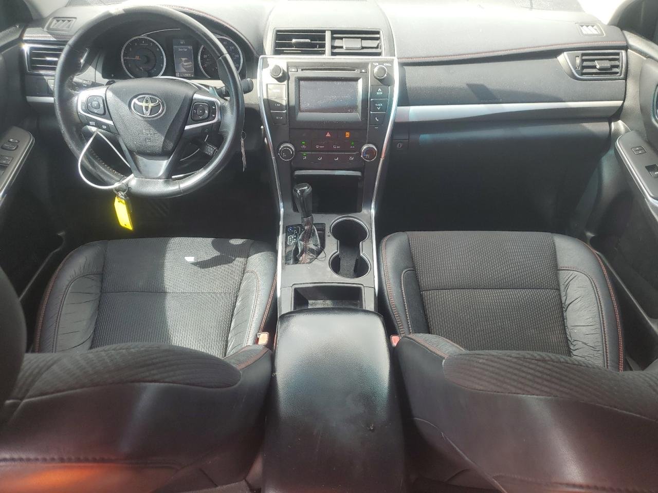 2017 Toyota Camr, LE 8