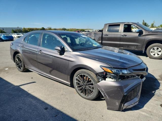 2022 Toyota Camry, SE 4