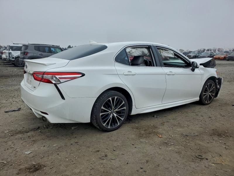 2020 Toyota Camry, SE 3