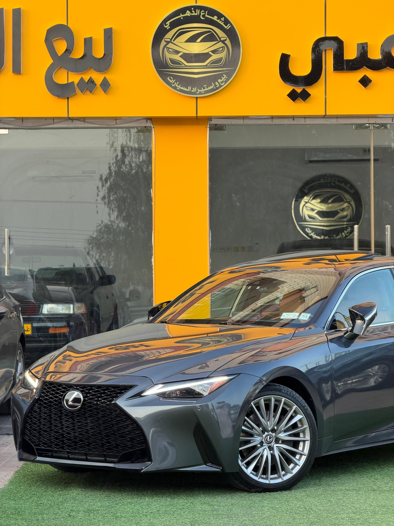 2023 Lexus IS, 300 - صورة 3