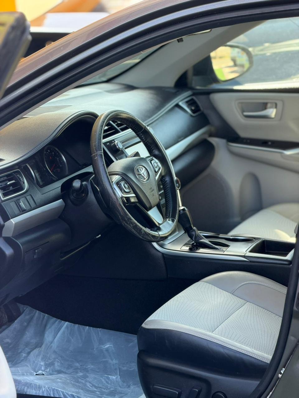2017 Toyota Camry, SE - صورة 5
