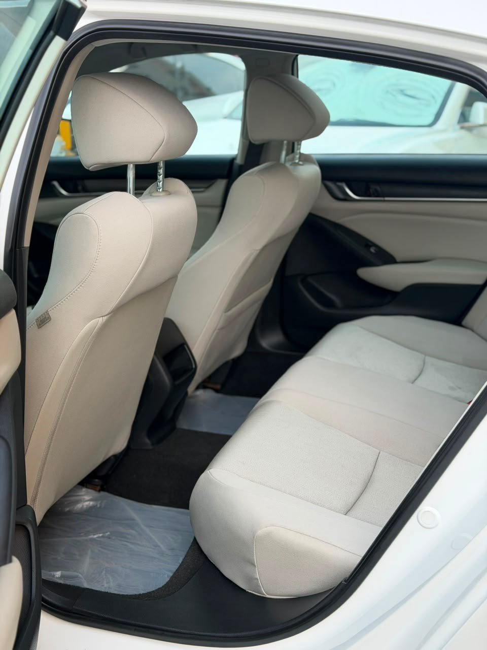 2018 Honda Accord, LX - صورة 9